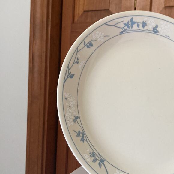 Vintage Corelle “First of Spring” Dinner Plates, Set of 4 - Picture 2 of 9